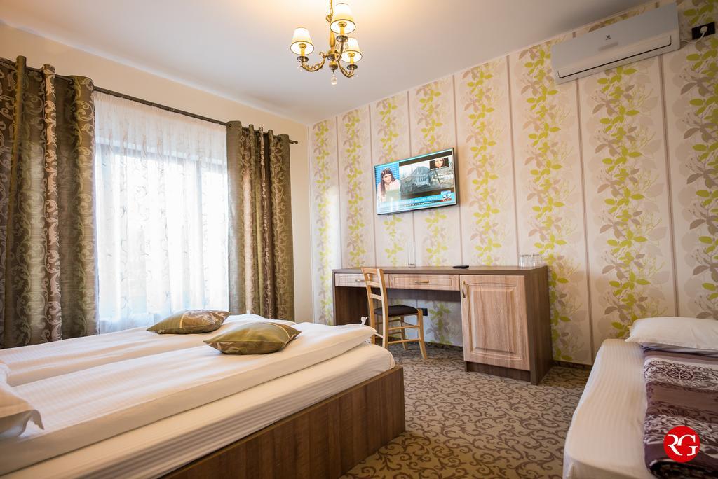 Pensiunea Royal Spa Piatra Neamţ Exterior foto