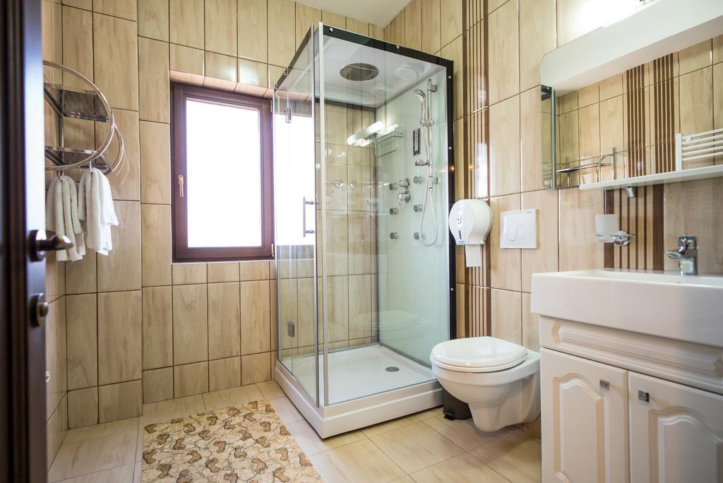 Pensiunea Royal Spa Piatra Neamţ Exterior foto