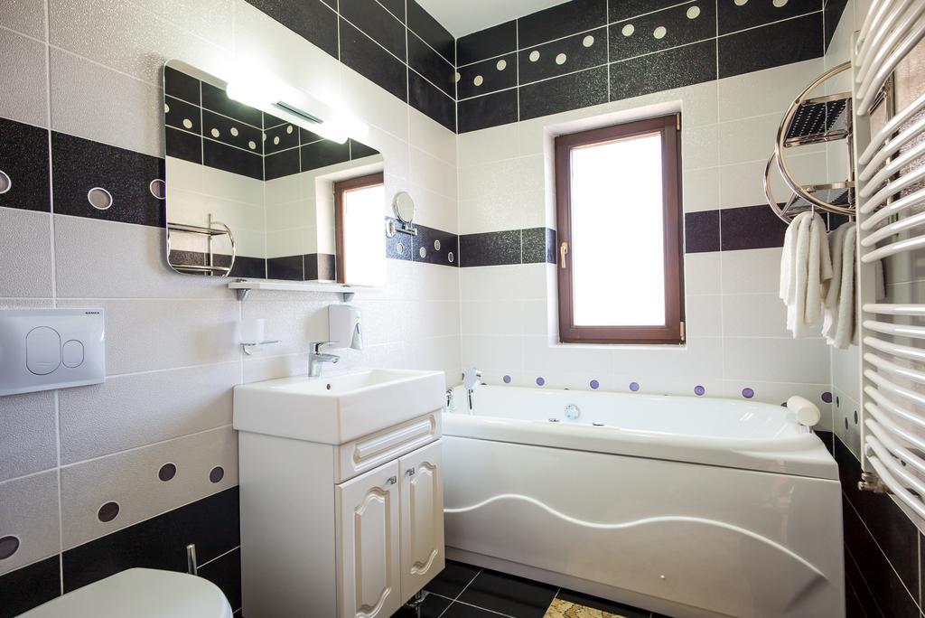 Pensiunea Royal Spa Piatra Neamţ Exterior foto