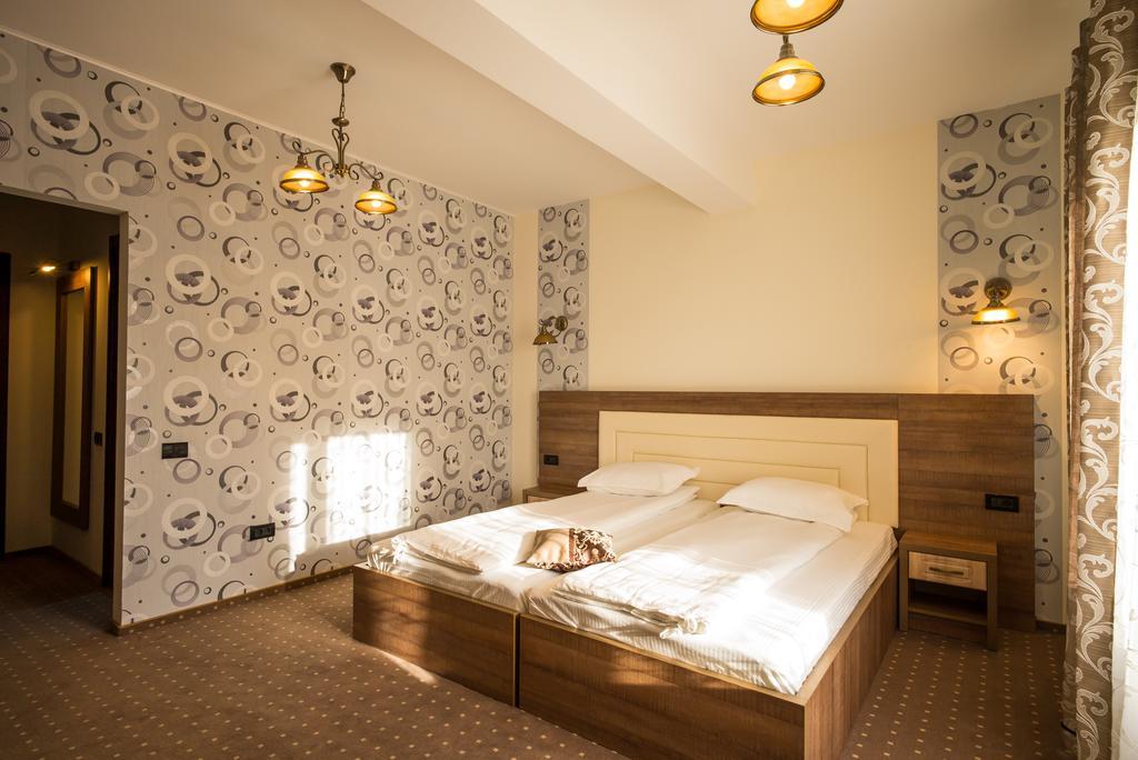 Pensiunea Royal Spa Piatra Neamţ Cameră foto