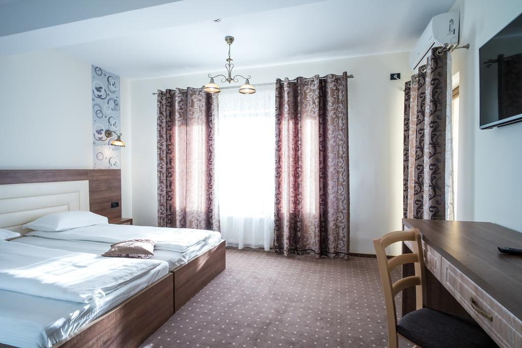 Pensiunea Royal Spa Piatra Neamţ Cameră foto