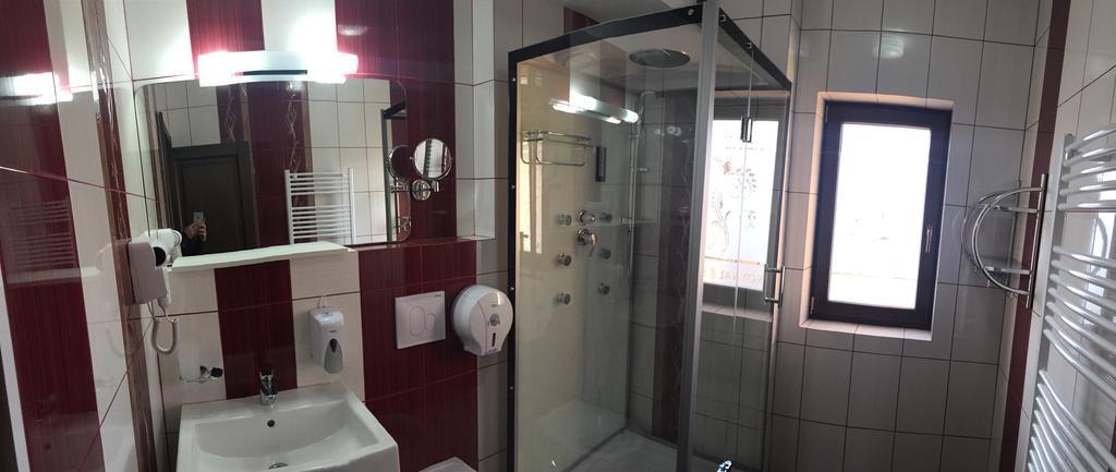 Pensiunea Royal Spa Piatra Neamţ Cameră foto